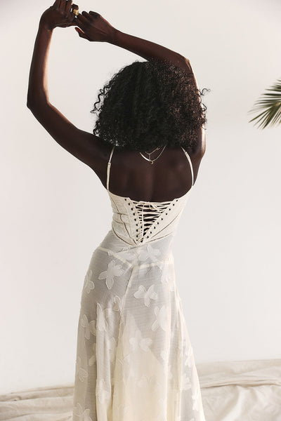 Elegantes Maxikleid mit 3D-Rosen & Rückenausschnitt