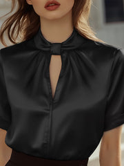 Weiße Satinbluse für Damen | Schlüssellochausschnitt – Schwarz