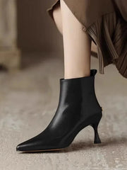 Clara | Elegante Kitten-Heel-Stiefel Für Damen – Schwarz