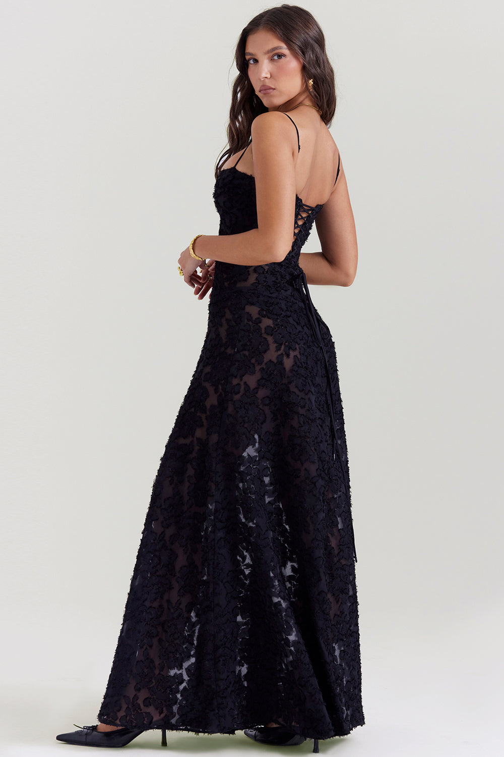 Elegantes Maxikleid mit 3D-Rosen & Rückenausschnitt