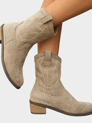 Annabelle | Western-Stiefeletten aus Veloursleder mit Stickdetails – Beige