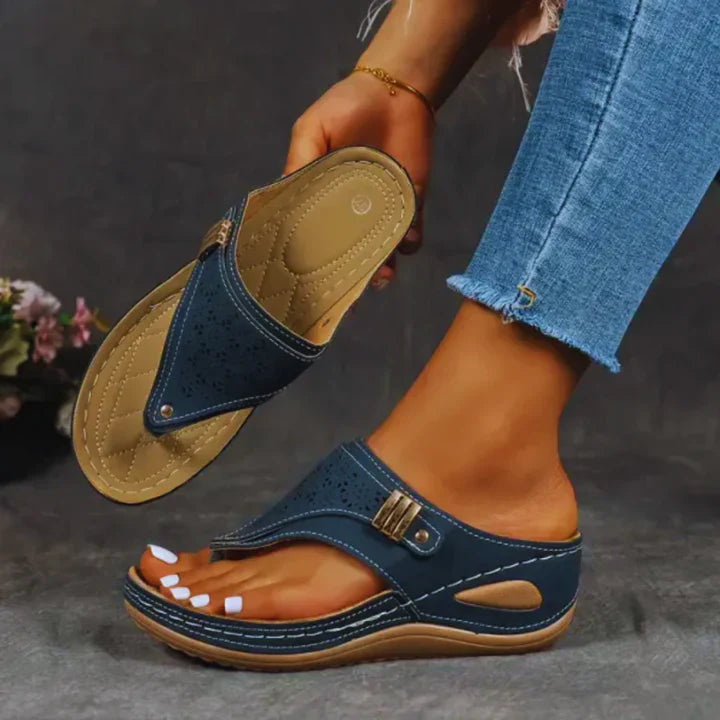 Sandania – damen-keilsandalen mit clip-toe aus pu-leder