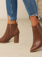 Olivia | Elegante Spitz zulaufende Stiefeletten mit Blockabsatz – Braun