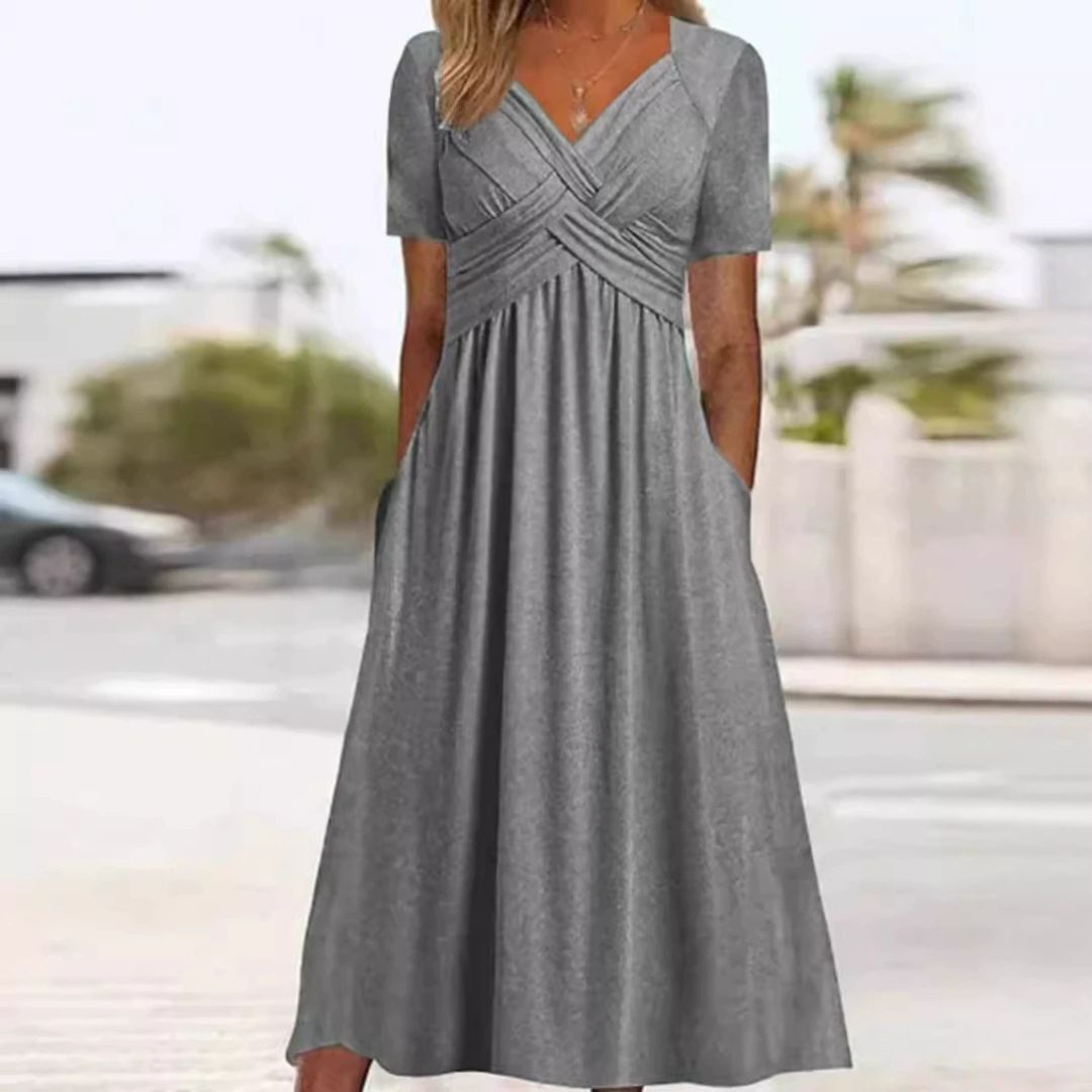 Adrianna | Stilvolles & Bequemes Wickelkleid mit kurzen Ärmeln