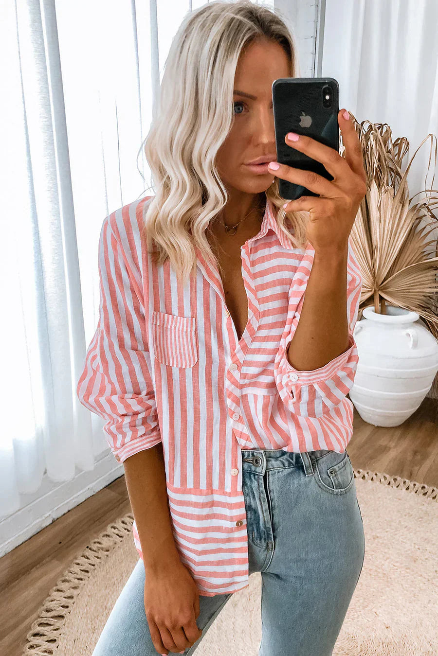 Lässiges langarmshirt mit rosa streifen und klassischem design für damen