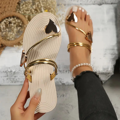 Aamarie – Wunderschöne goldfarbene Sandalen