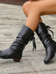 Bethany | Lässige Slouchy-Stiefeletten mit Schnürdetail und Blockabsatz – Schwarz