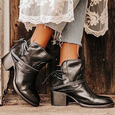 Stylische lederstiefel mit modernem design für frauen