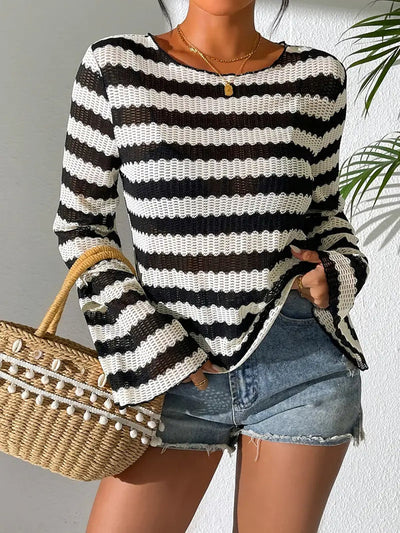 Dana - elegantes gestreiftes t-shirt mit ausschnitt und glockenärmeln für damen