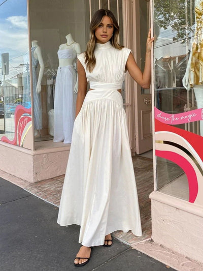 Ärmelloses Maxikleid mit Stehkragen und Taillen-Cut-Out