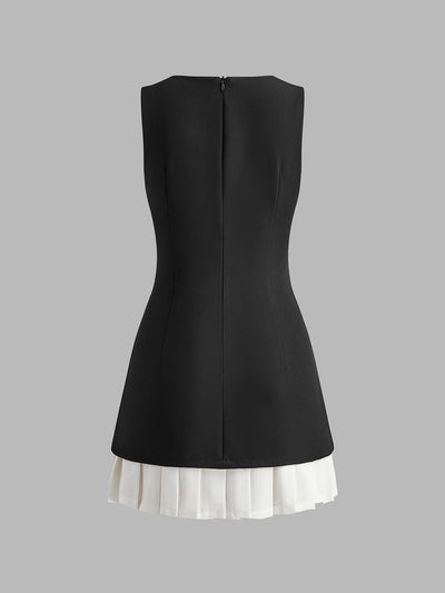 Zweifarbiges ärmelloses Plisseekleid – Kurz & Elegant