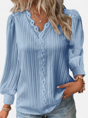 Bluse Damen | Elegant mit Spitzenbesatz & V-Ausschnitt Langarm – Hellblau