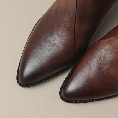 Elegante damenstiefelette aus leder mit blockabsatz
