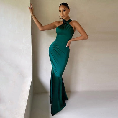 Elegantes Halterneck-Abendkleid aus Satin – Figurbetont & Rückenfrei