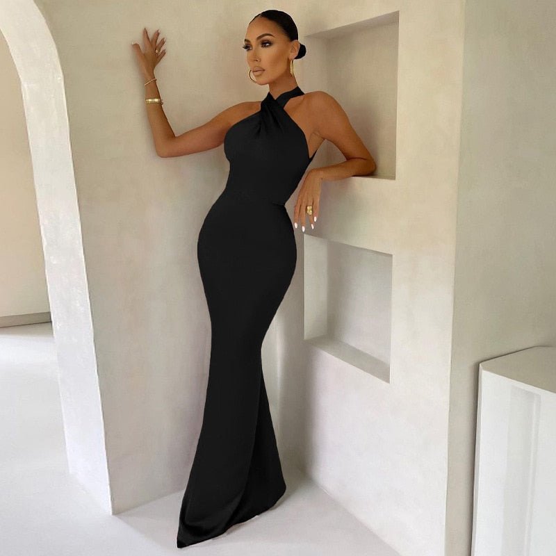 Elegantes Halterneck-Abendkleid aus Satin – Figurbetont & Rückenfrei