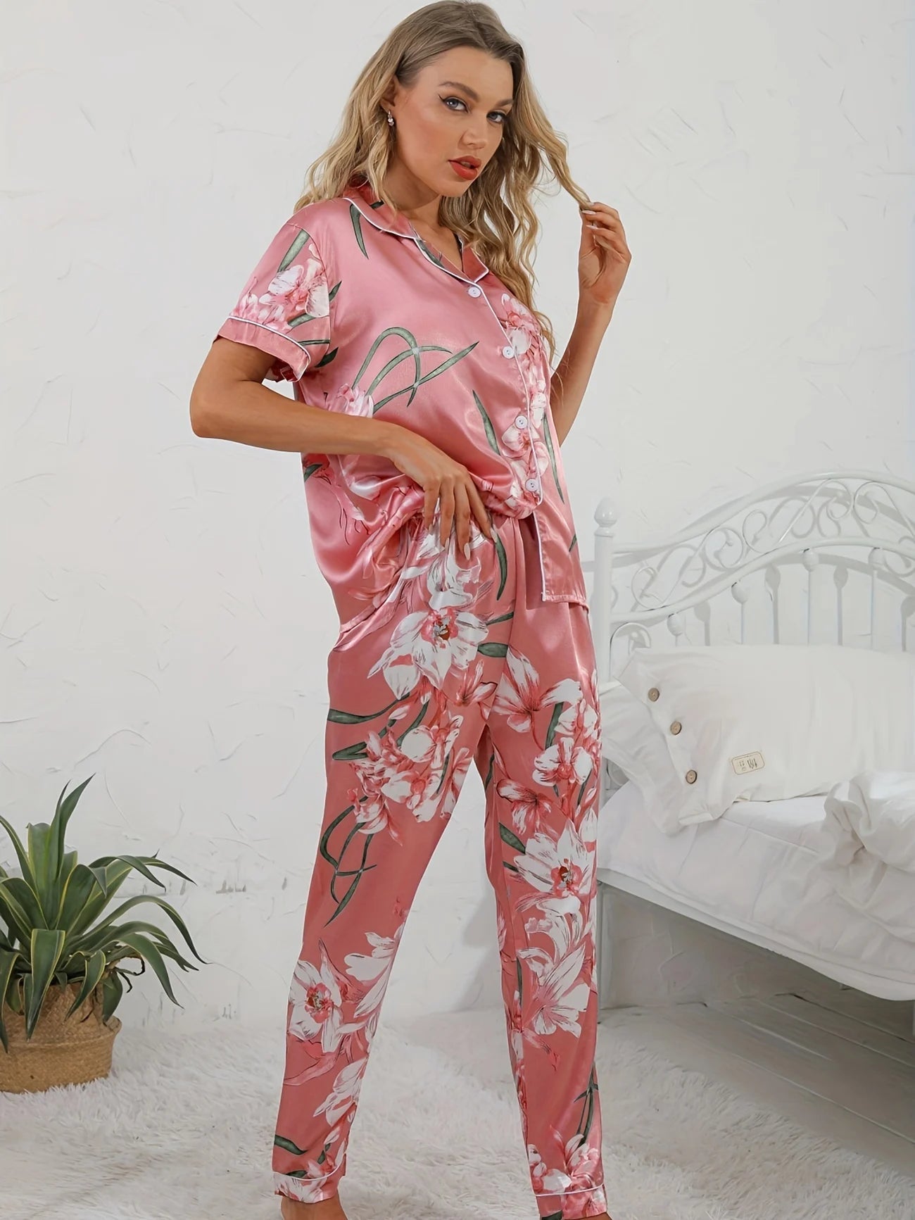Eleganter Damen Pyjama mit Floralem Design