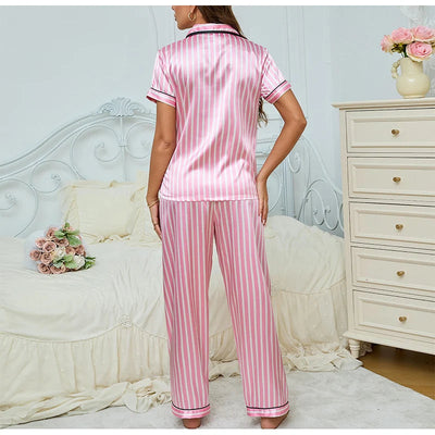 Elegantes Pyjama Set mit Gestreiftem Design