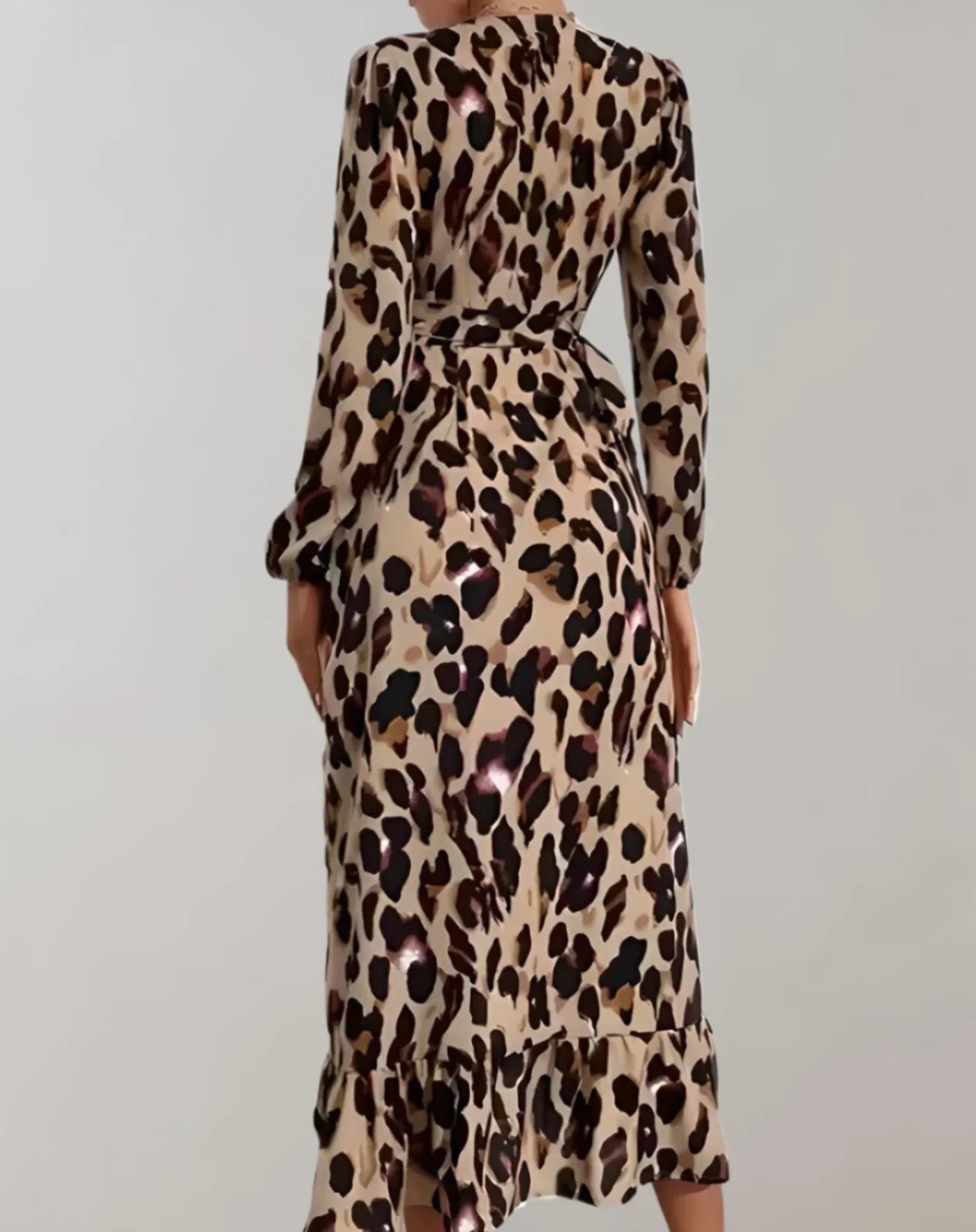 Yzaria – Stilvolles Kleid mit V-Ausschnitt und Leopardenmuster