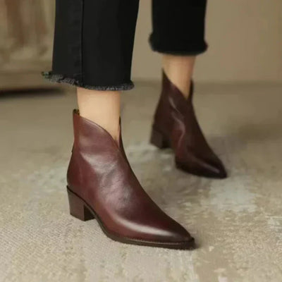Elegante damenstiefelette aus leder mit blockabsatz