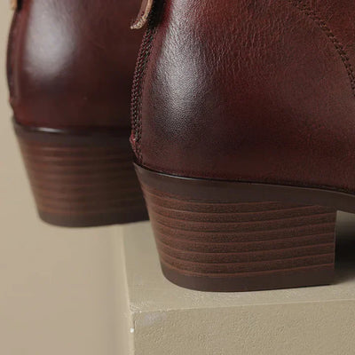 Elegante damenstiefelette aus leder mit blockabsatz