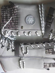 Damen nan gefütterte Schnürstiefel mit gestricktem Schaftbund, dekorativem Schnallenriemen und profilierter Gummisohle Drune – Grau