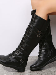 Damen nan kniehohe Military‑inspirierte Schnürstiefel mit seitlichem Reißverschluss verstellbaren Ziergurten und stoßdämpfender Profilsohle Drune – Schwarz