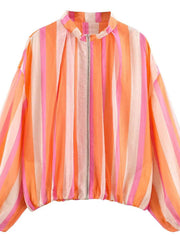 Damen Gestreifte Cropped Blousonjacke mit Stehkragen, Reißverschluss und Ballonärmeln Nord Taschen – Orange geblümt