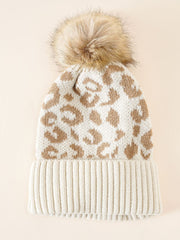 Damen Strickmütze mit Leopardenmuster und Kunstfell-Pompon – Beige