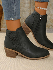 Damen nan knöchelhohe Stiefelette mit Laser-Cut-Perforation, seitlichem Reißverschluss und mittelhohem Blockabsatz Drune – Schwarz
