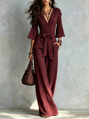 Damen Jumpsuit Wickel-Optik mit weitem Bein, Taillengürtel und Glockenärmeln Nord Taschen – Weinrot