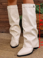 Damen nan kniehohe Slouch-Stiefel mit spitzer Zehenpartie niedrigem Blockabsatz und dekorativem Schaftgurt Drune – Cremeweiß