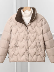 Damen kurze Steppjacke mit Bogensteppung und Druckknopfblende – Khaki