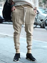 Herren nan strukturierte Strick-Jogginghose mit tiefem Schritt, breitem Rippenbund und dekorativem Kordelzug Drune – Apricot