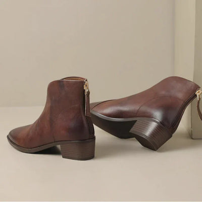 Elegante damenstiefelette aus leder mit blockabsatz