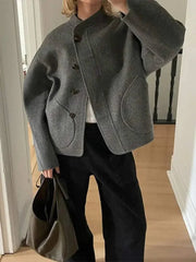 Courtney | Oversized Wolljacke mit asymmetrischer Knopfleiste und großen Taschen – Grau