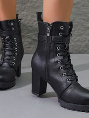 Claudia | Damen Schnürstiefeletten mit Schnallendetail – Schwarz