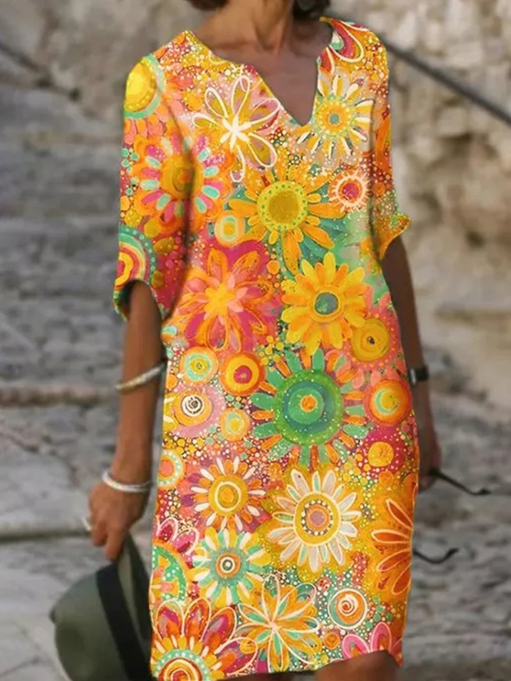 Sonniges blumenkleid: strahlendes muster, bequeme passform