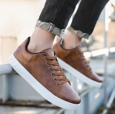 Hochwertige leder-herrenschuhe im klassischen design