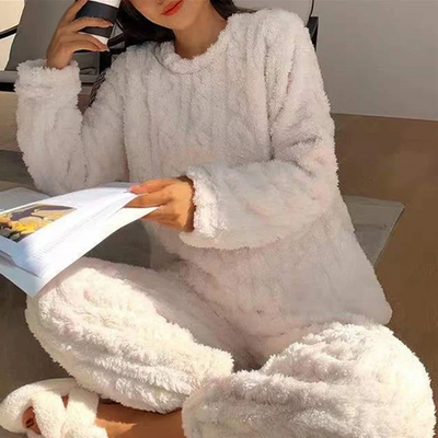 Kuscheliges fleece-pyjama-set für damen