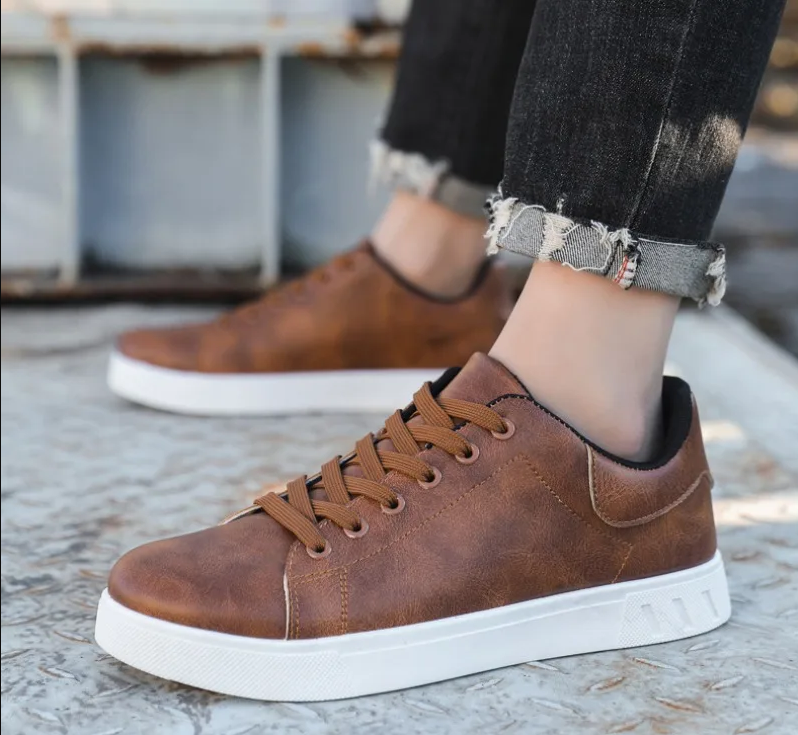 Hochwertige leder-herrenschuhe im klassischen design