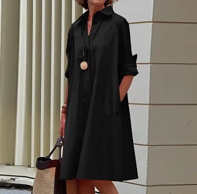 Modernes hemdblusenkleid mit wickelkragen und dreiviertelärmeln
