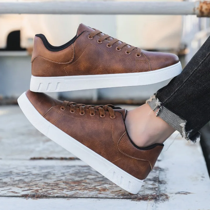 Hochwertige leder-herrenschuhe im klassischen design