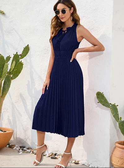Carla – schwarzes plissiertes neckholderkleid