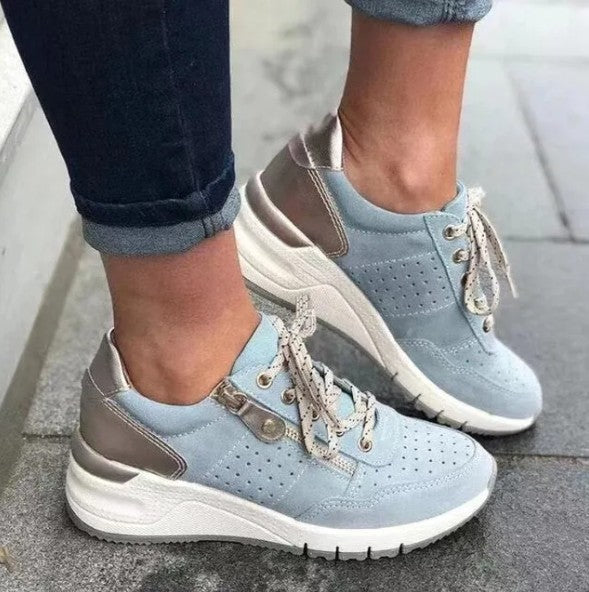 Bequeme orthopädische wintersneaker mit keilabsatz
