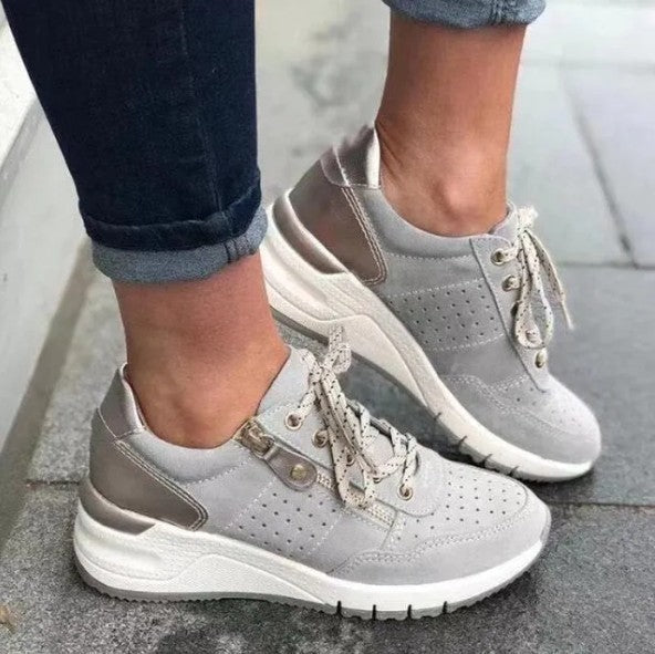 Bequeme orthopädische wintersneaker mit keilabsatz