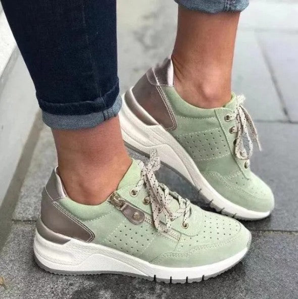 Bequeme orthopädische wintersneaker mit keilabsatz