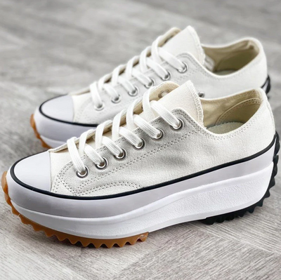 Plateau-turnschuhe mit modernen details für frauen