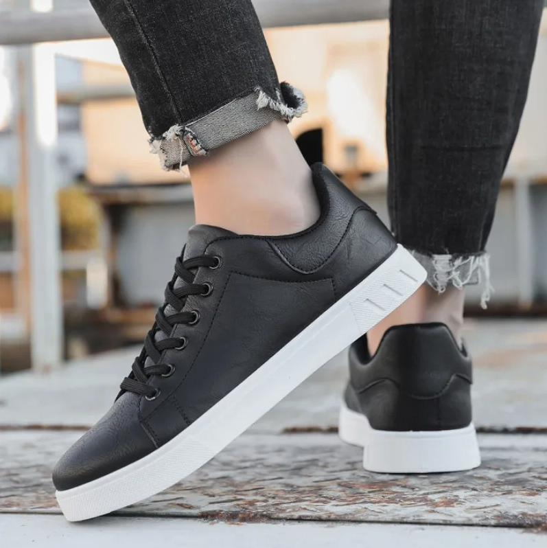 Hochwertige leder-herrenschuhe im klassischen design