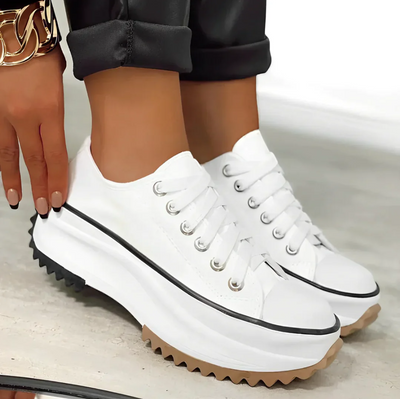 Plateau-turnschuhe mit modernen details für frauen