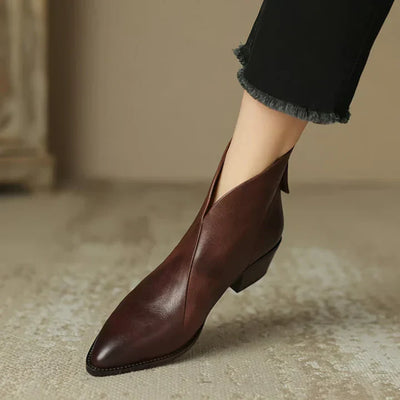 Elegante damenstiefelette aus leder mit blockabsatz